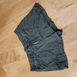 Maurices green shorts 5/6